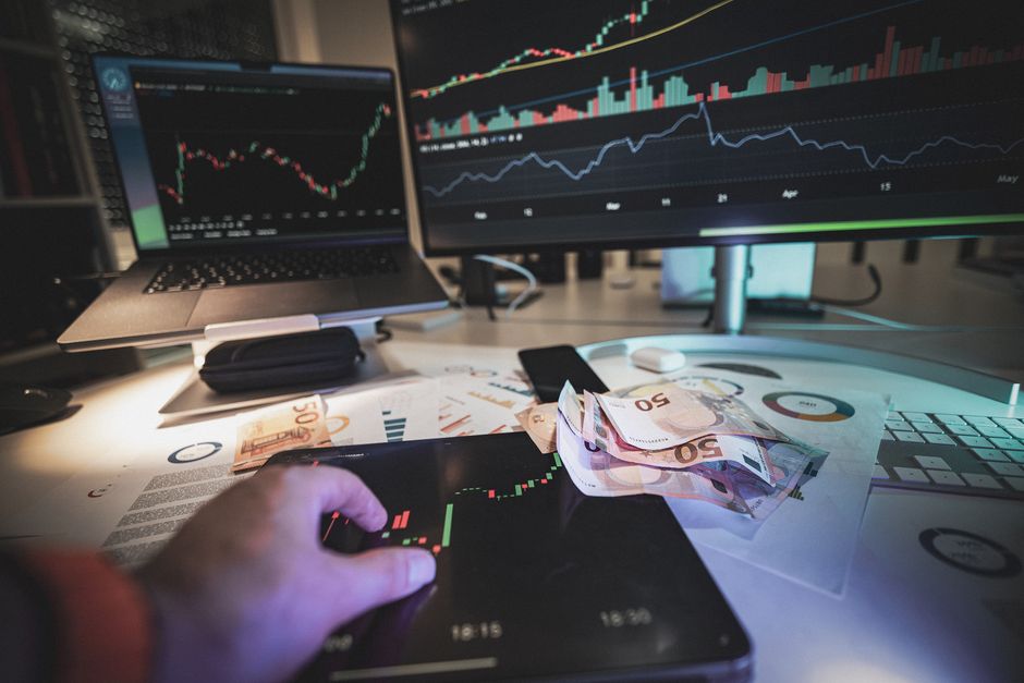 dashboard complexo com gráficos e dados de marketing, com foco em inteligência artificial